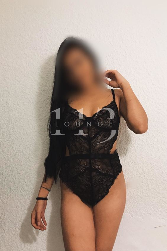 20-year-old Latin luxury escort for girlfriend experience in Bcn, black body, Melanie.